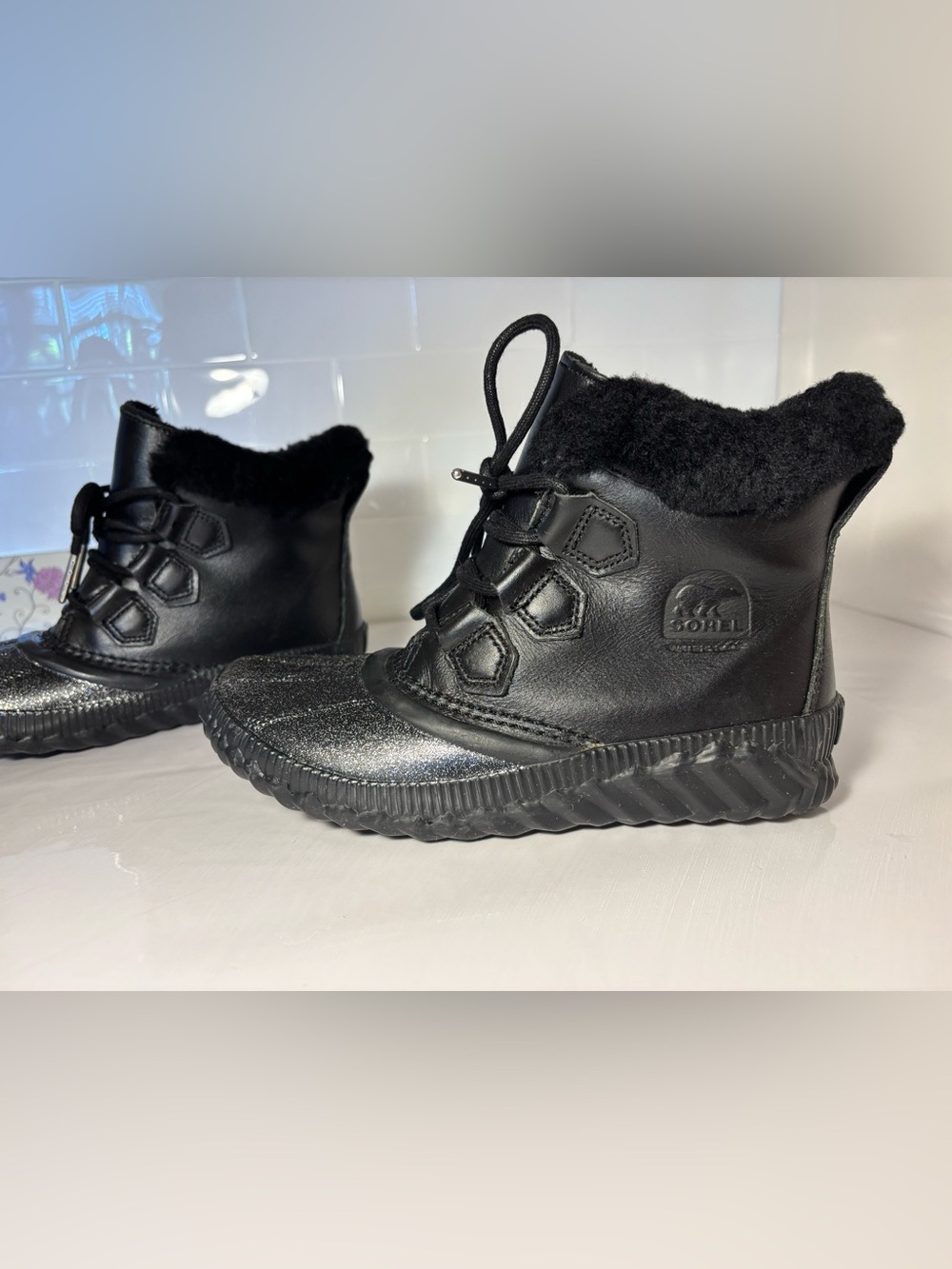 SOREL Out ’N About Plus Lux Black Glitter Waterproof Boots Size 6